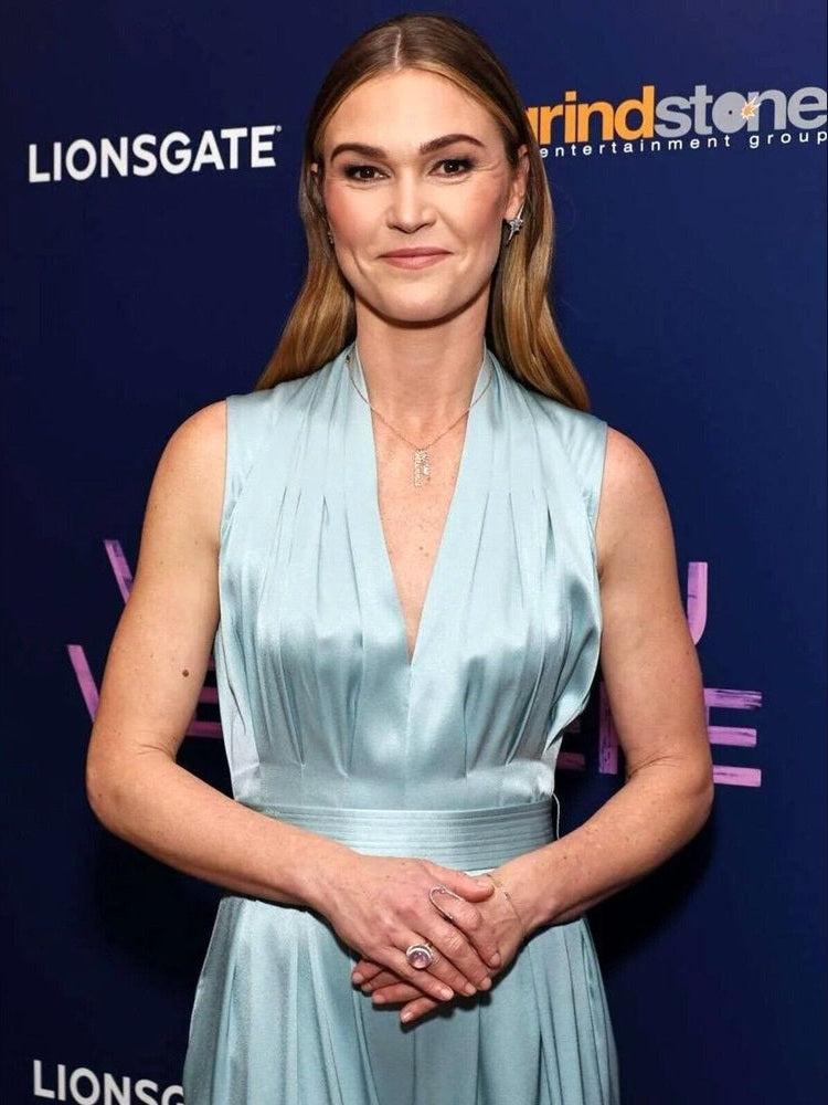 Julia Stiles 8.5 x 11 Candid Color Photograph Art Print Photo Collectibles:Photographic Images:Photographs Style Your Walls